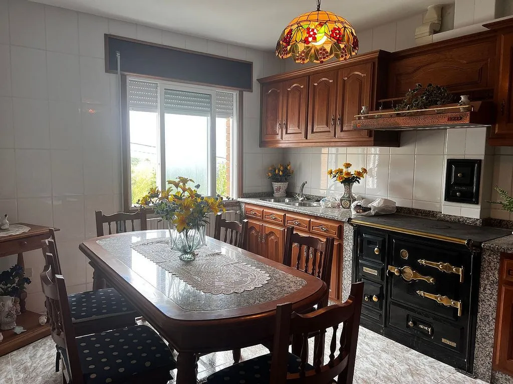Cuisine - Chalet with Pool and Terrace in Pantón