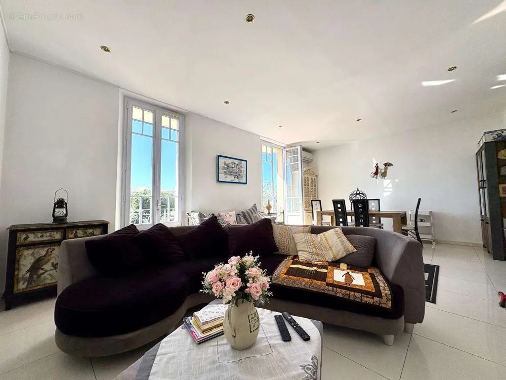 Elutuba - Charming 3-Bed Flat with Balcony in Cannes