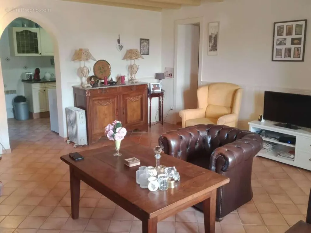 Elutuba - Converted Barn House with Guest Accommodation in Marcillat-En-Combraille