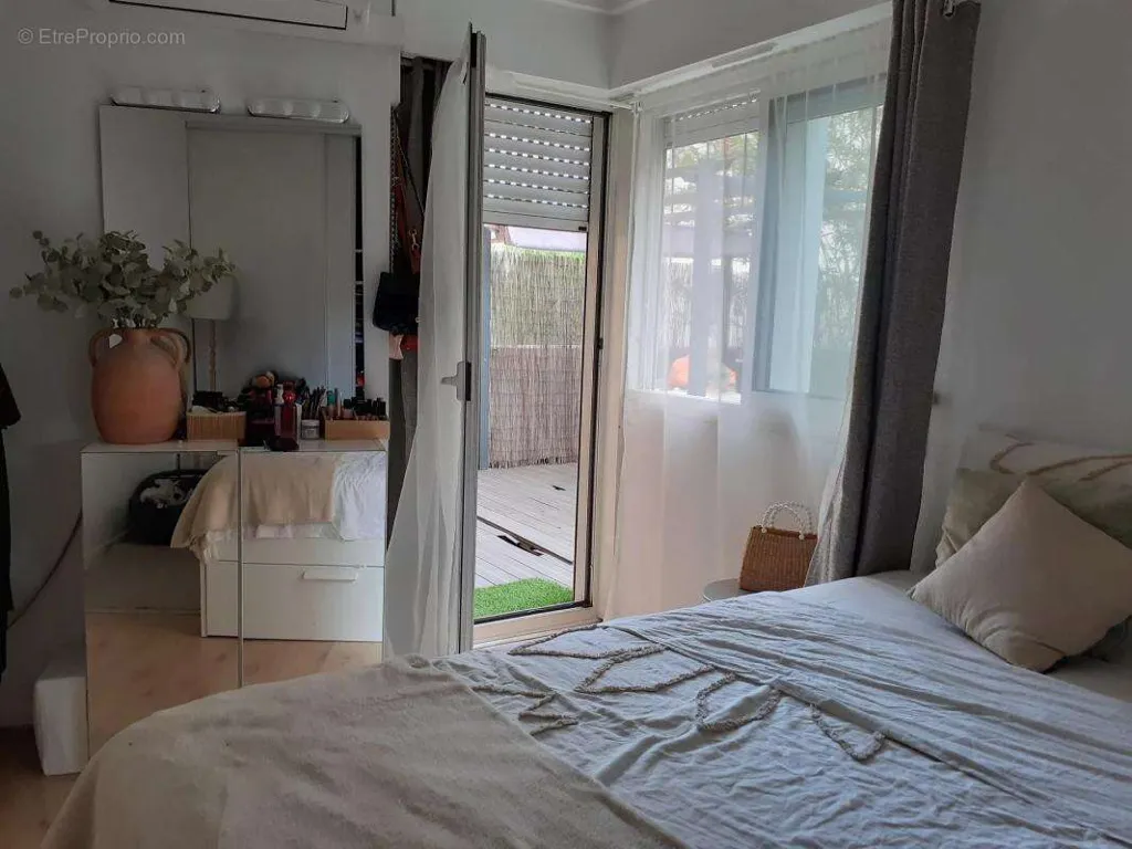 Chambres - Appartement avec terrasse-jardin au Cannet