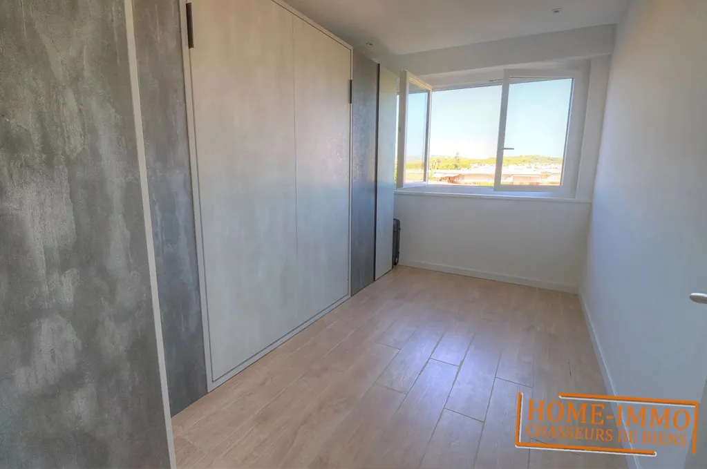 Toad - 3-Bed Apartment with Sea View in Antibes