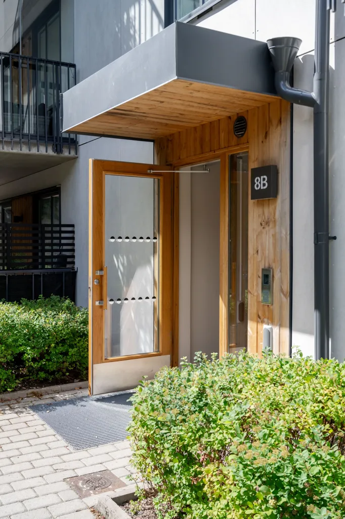 Ingresso - Modern 4-Bedroom Flat with Balcony in Backadalsstigen