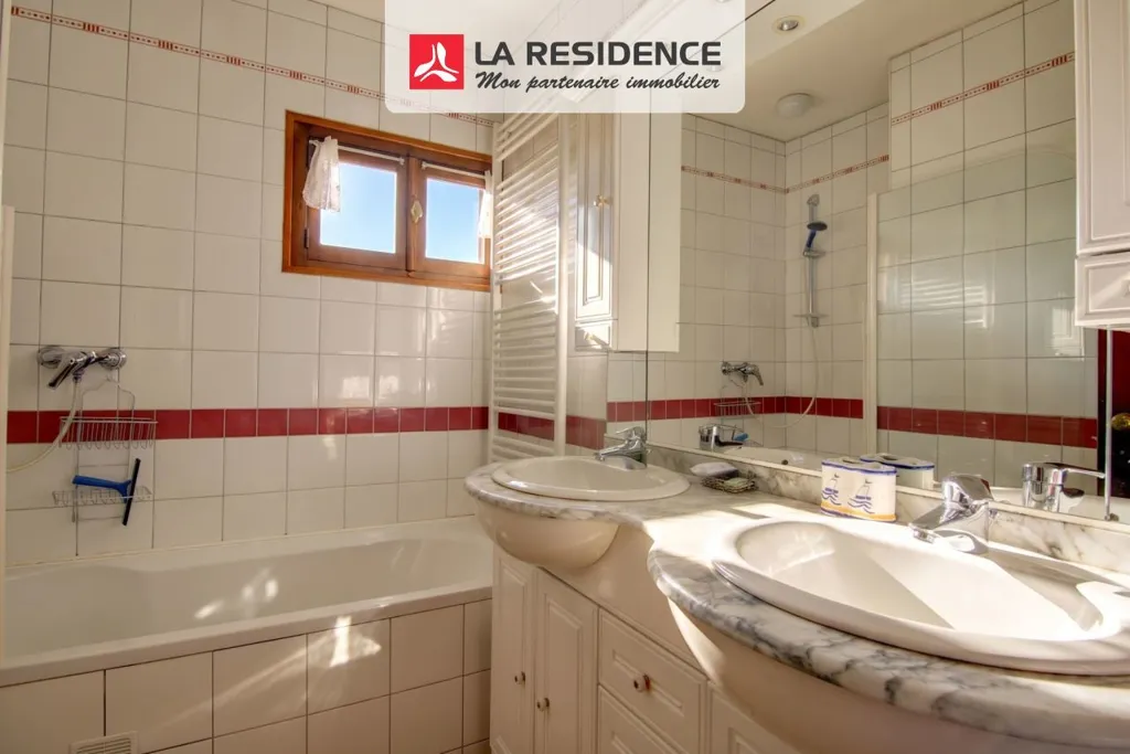 Salles de bain - Chalet au Calme avec Piscine à Beauchamp