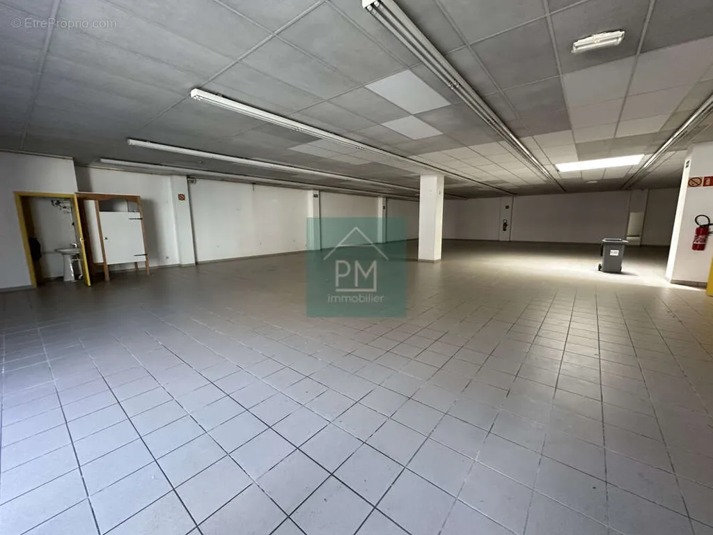 Garage - Commercial Space Near Beach in Mers-les-Bains