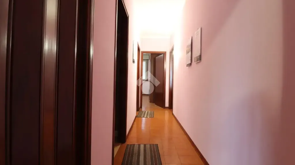 Esik - Apartment with Balcony in Mantova