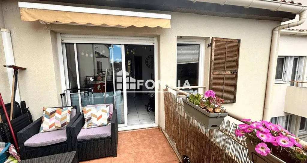 Rõdu - 3-Bed Apartment with South Terrace in Lepic