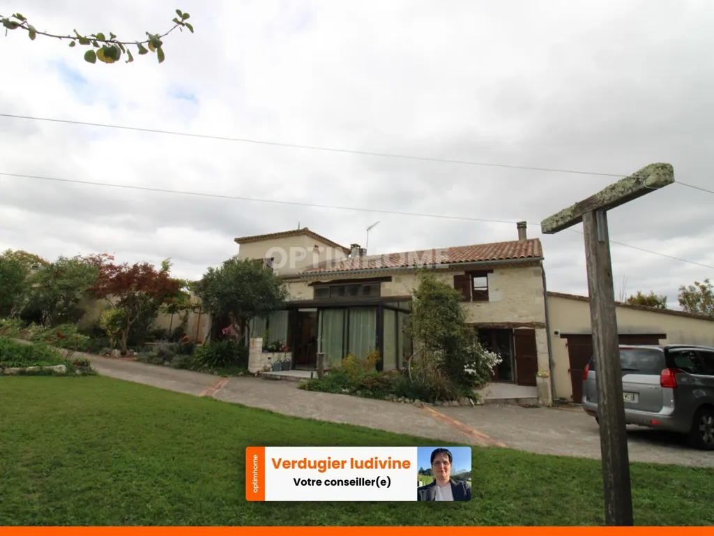 Extérieur - Maison en Pierre avec Piscine Couverte