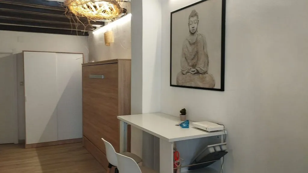 Bureau - Ample Studio with AC in Valencia Centre