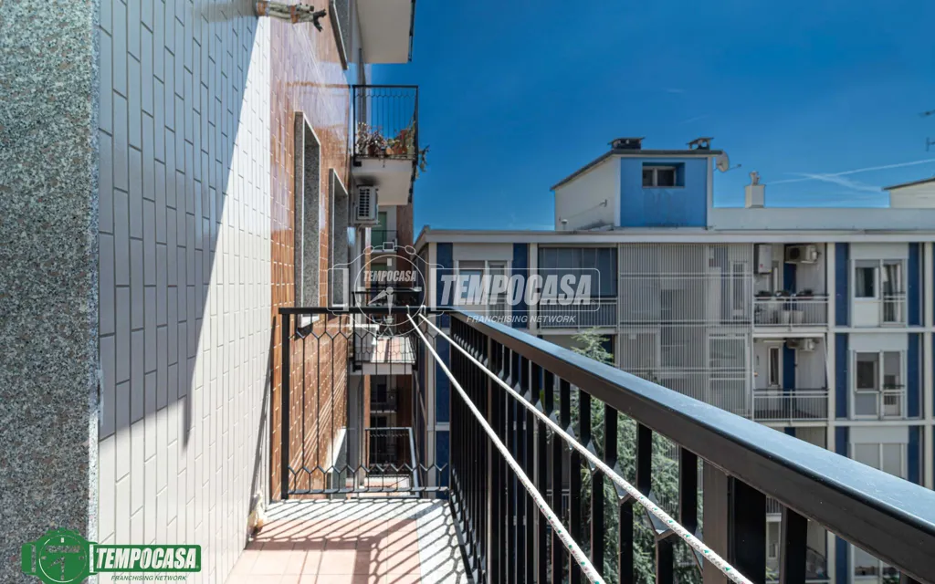 Balcón - Bright 2-Bedroom Apartment with Balcony in Milan