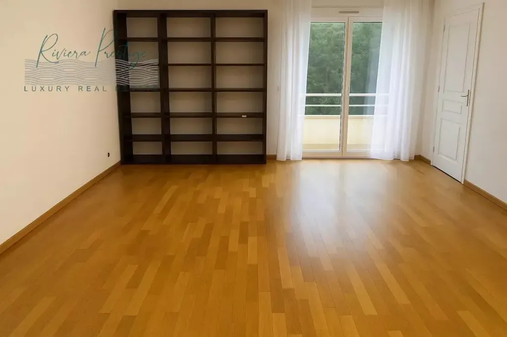 Elutuba - Penthouse Apartment with Pool View in Cannes