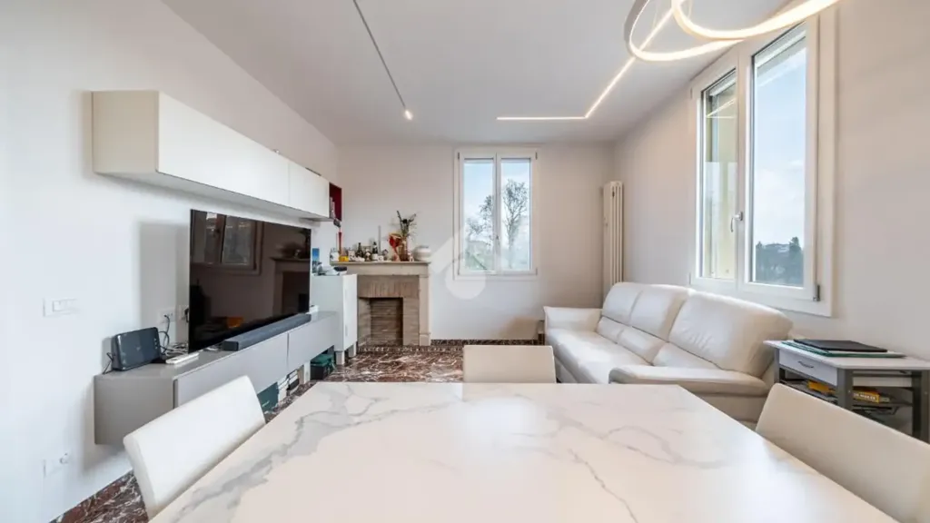 Salle à manger - Signorile Flat with Ascender in Modena's Historic Centre