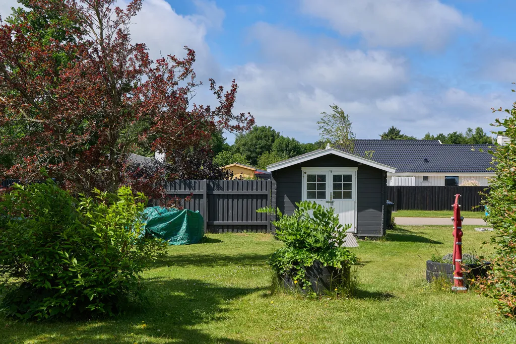 Garden - Well-Maintained Summerhouse with Garden in Rågeleje