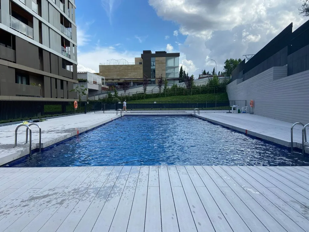 Piscina - Luxury Apartment with Terrace in Montecarmelo, Madrid