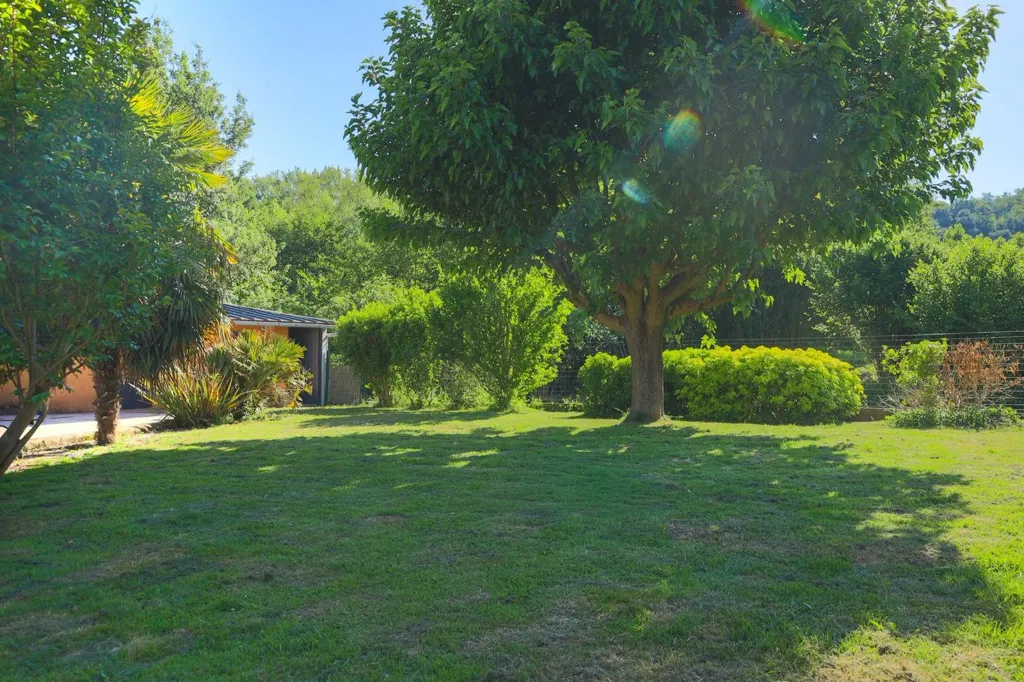 Aed - Family House with River Access in Montluel