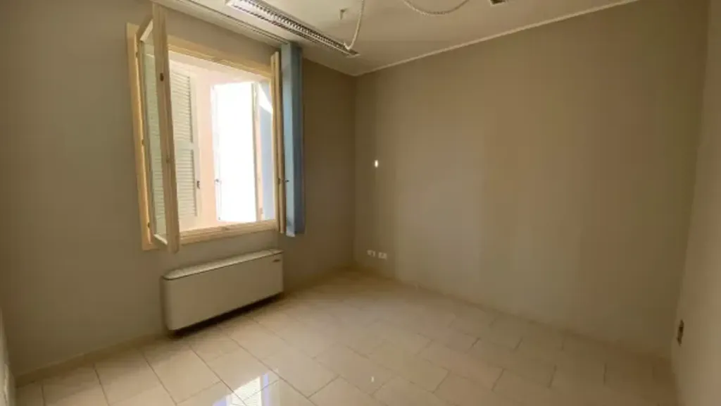 Toad - Converted Office to Apartment in Vignola Centre