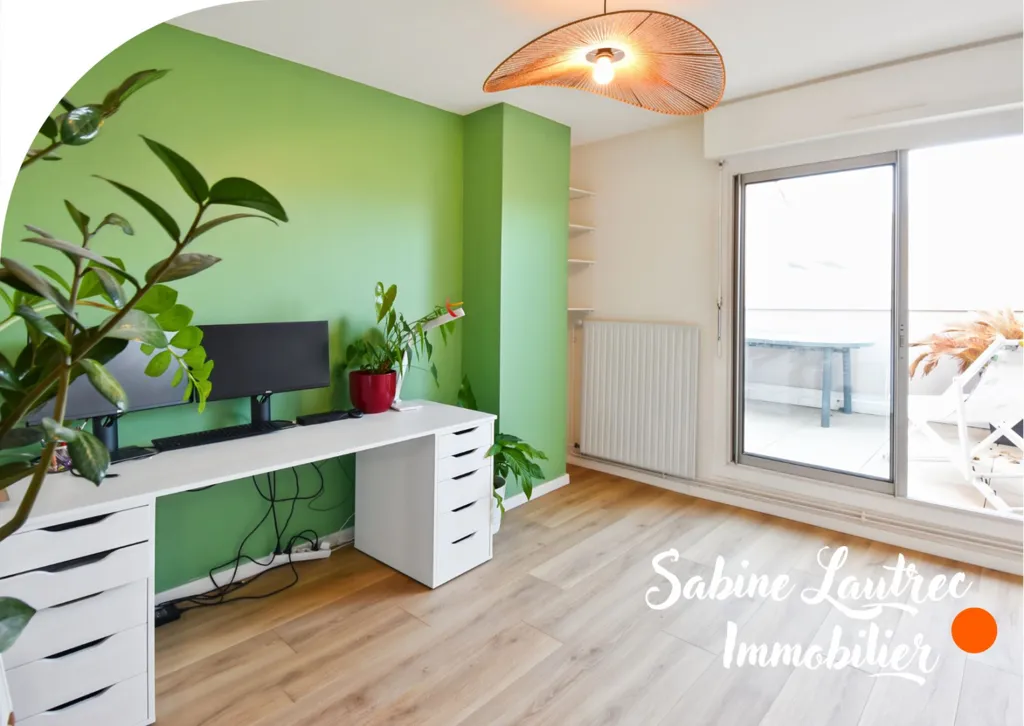 Office - 5-Piece Apartment with Balcony in Toulouse