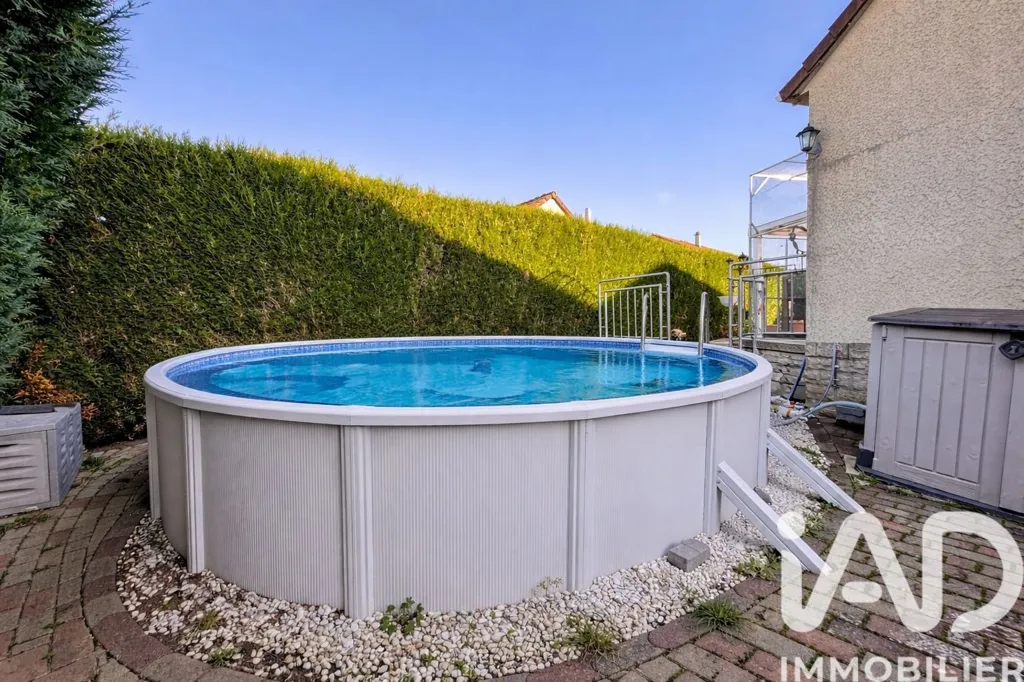 Piscine - Maison Plain-Pied avec Piscine à Œting