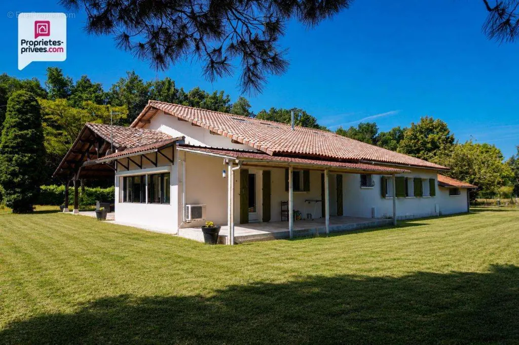 Extérieur - Propriété en Pierre avec Piscine et Gîte à Saint-Michel-de-Castelnau