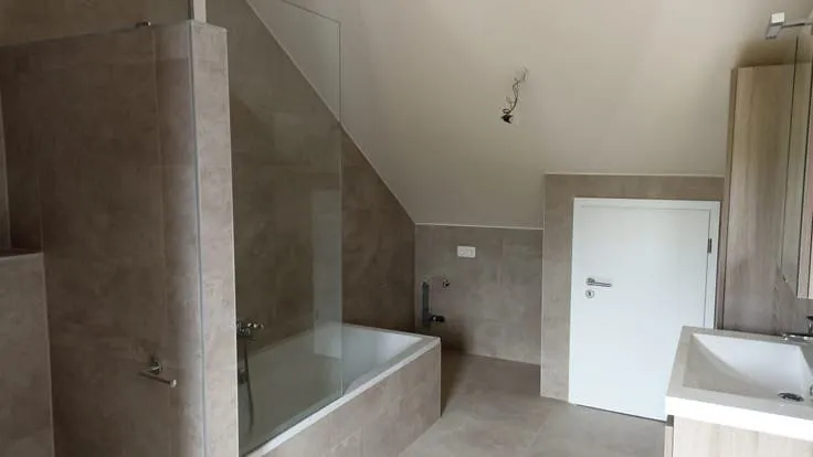 Salles de bain - Duplex Récemment Construit avec Terrasse Sud à Saint-Léger