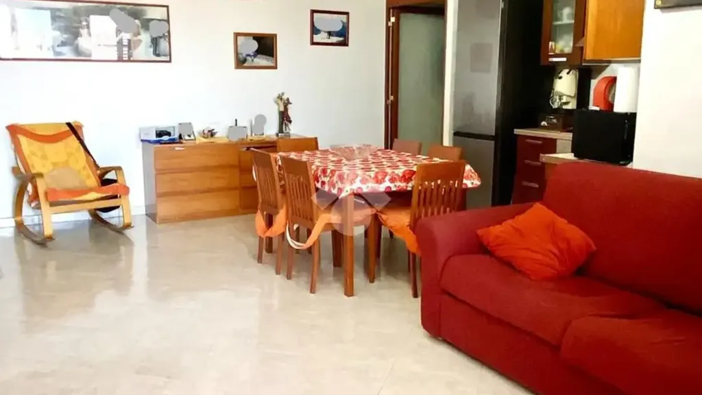 Sala da pranzo - Appartamento con terrazzo in parco ad Acerra