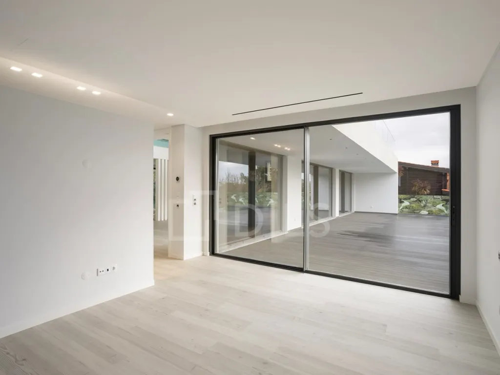 Elutuba - T5+3 House with Pool in Cascais