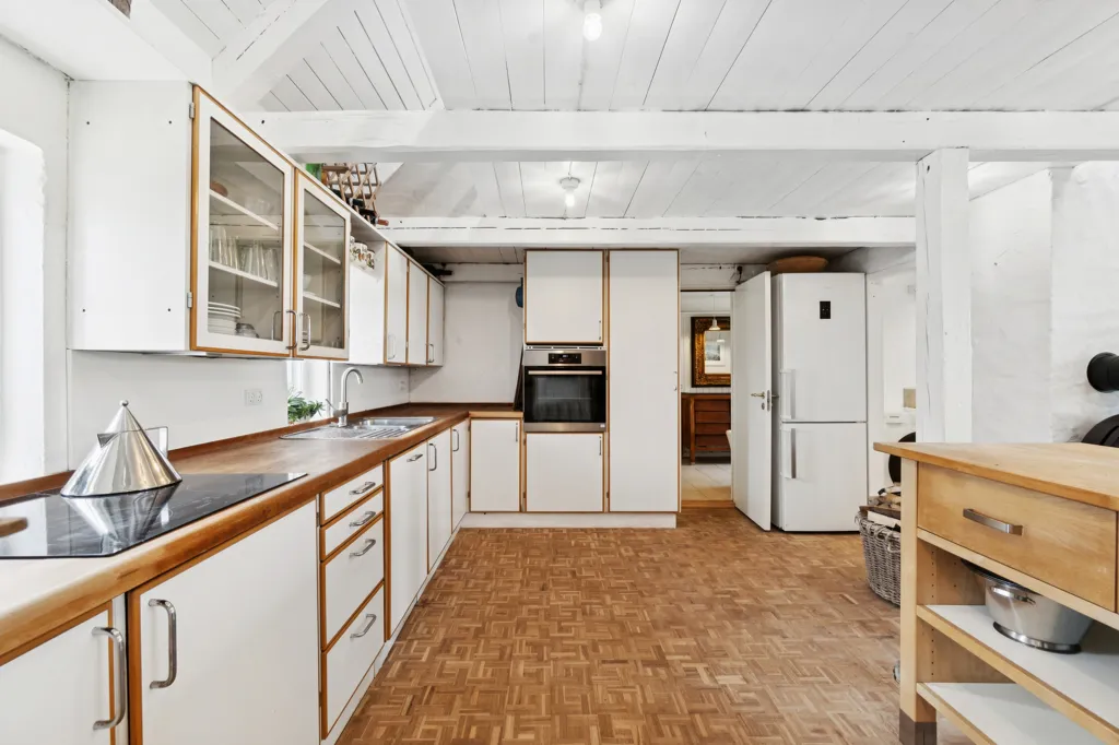 Cuisine - Conservation-Grade Lighthouse Farmhouse on West Coast