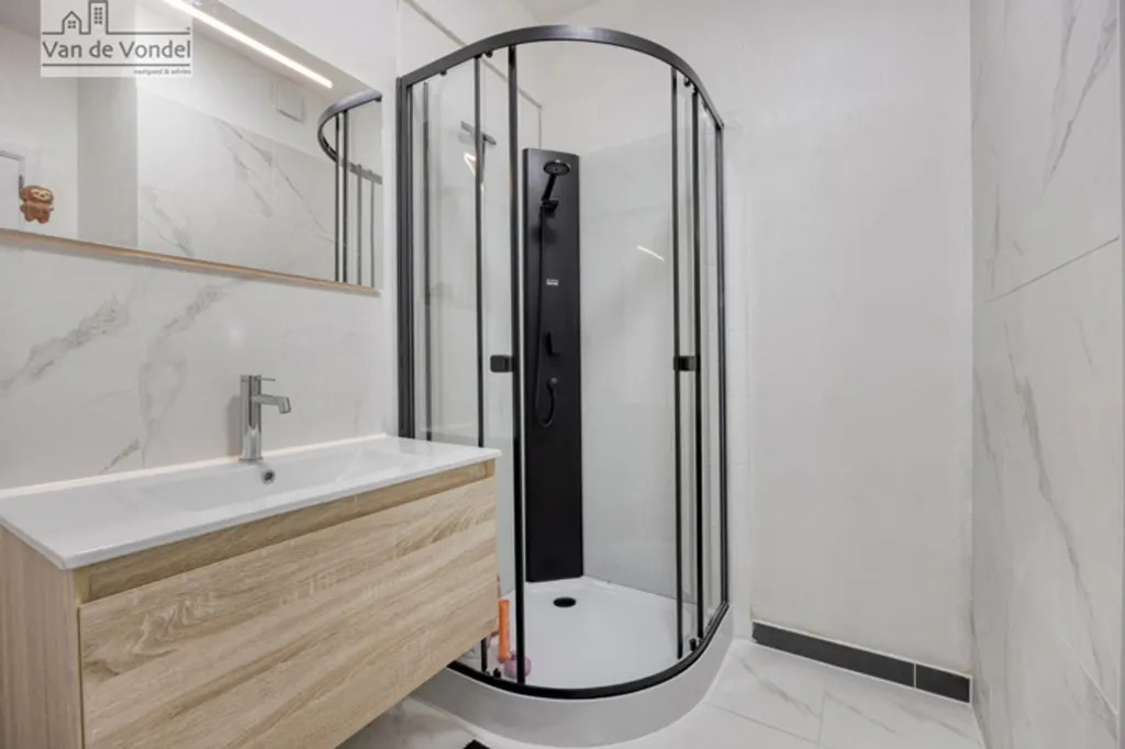 Salles de bain - Appartement avec Terrasse au Centre d'Erembodegem
