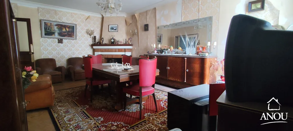 Salle à manger - Maison Familiale dans le Quartier Historique de Châteaudun
