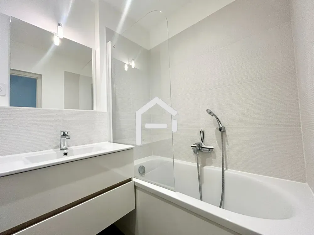 Salles de bain - Appartement Meublé 3 Pièces à Toulouse