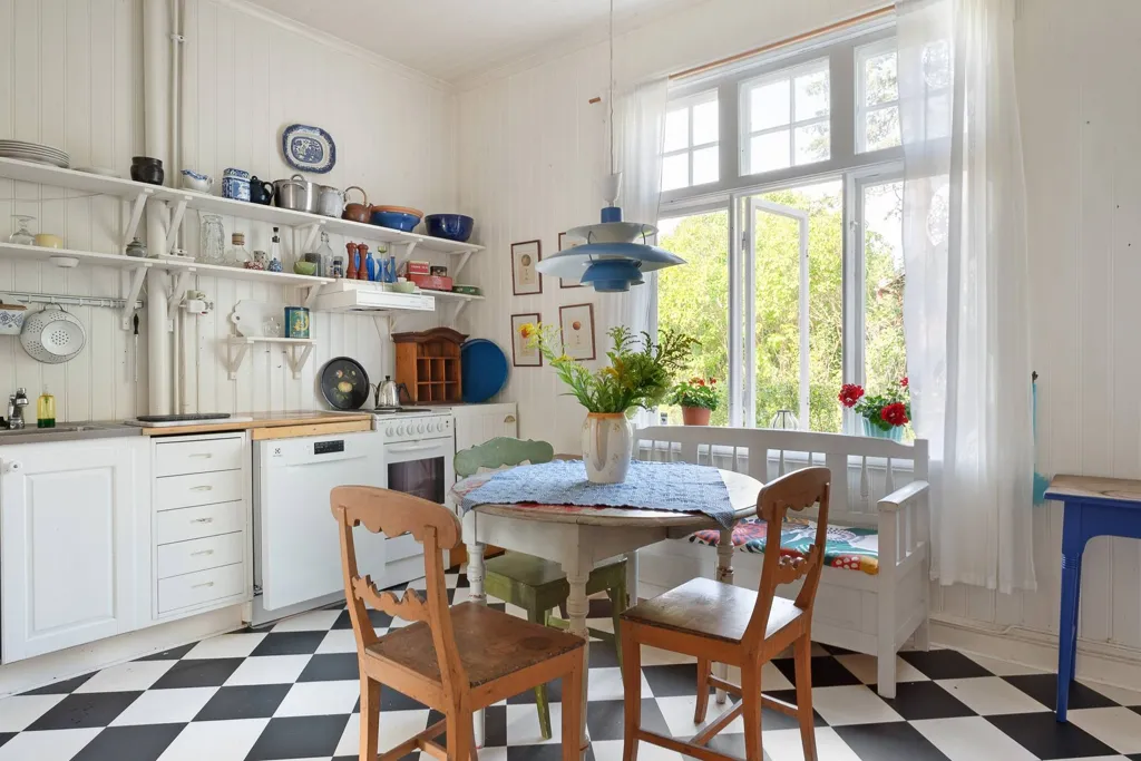 Söögituba - Victorian Villa with Multiple Units in Malmköping