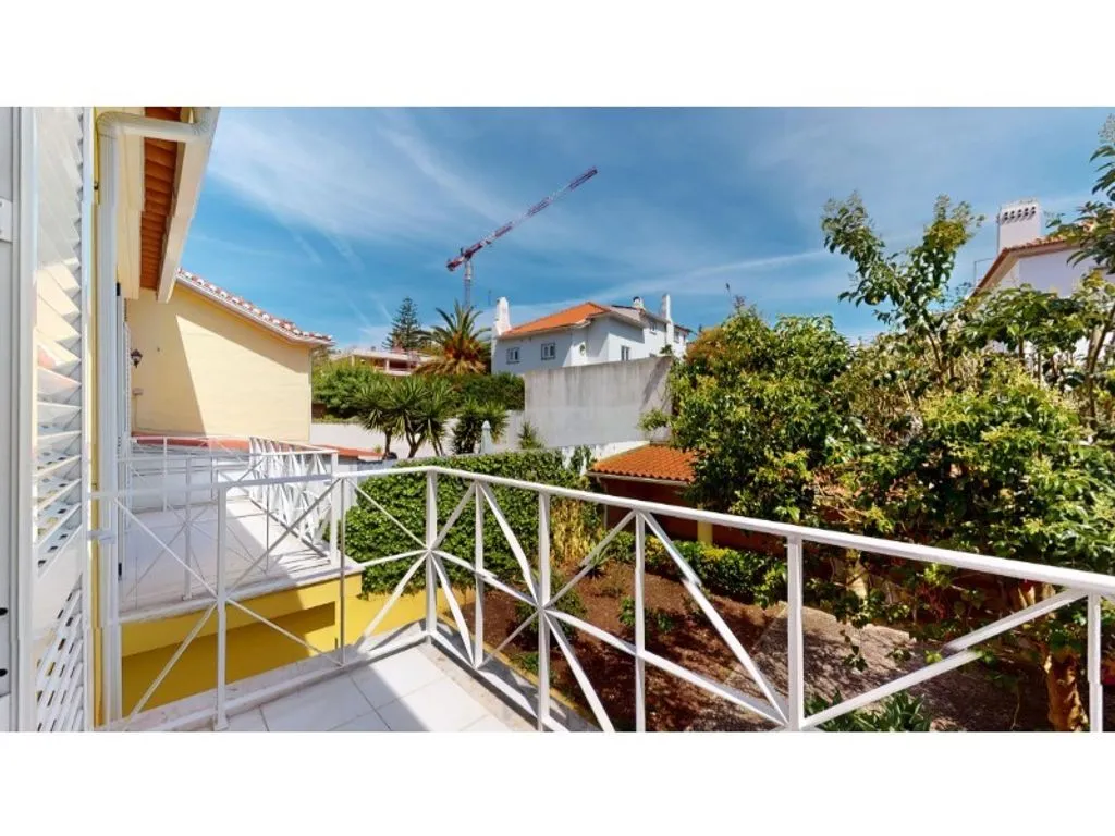Rõdu - Luxury Semidetached House with Garden in Belem