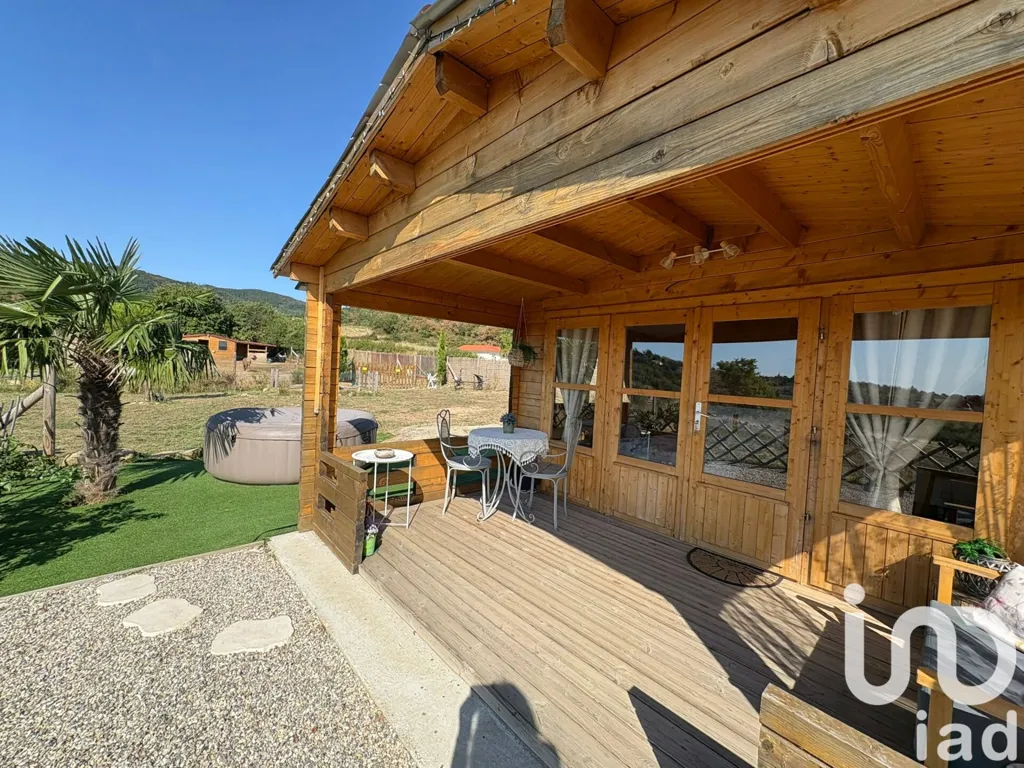 Terrasse - Maison Moderne avec Jardin à Félines