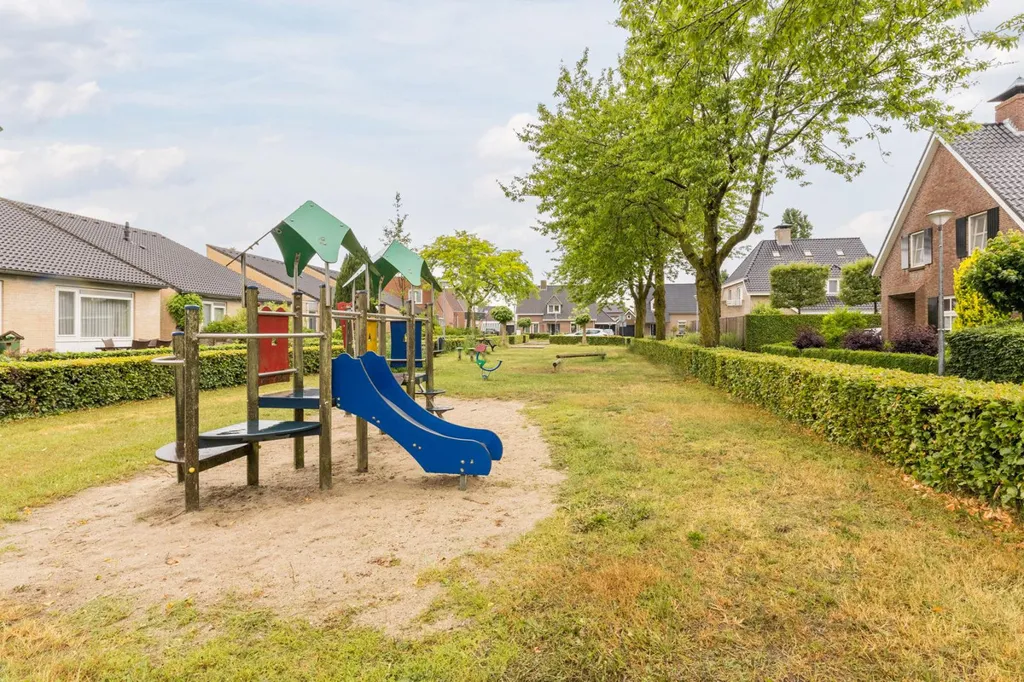 Jardin - Two-Storey House with Pergola in Loosbroek