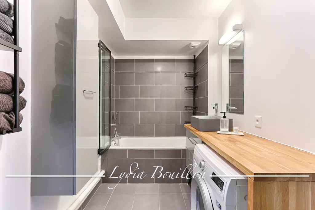 3-Bed Apartment with Balcony in La Défense