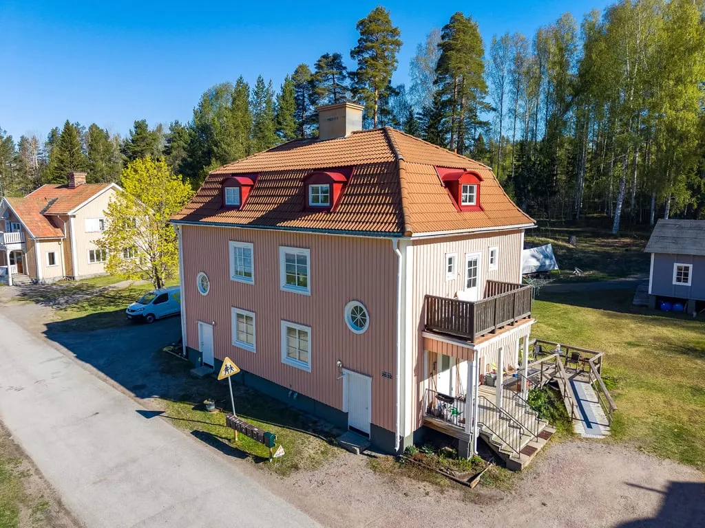 Vista aerea - Stable Rental Property with 16 Units and Garage