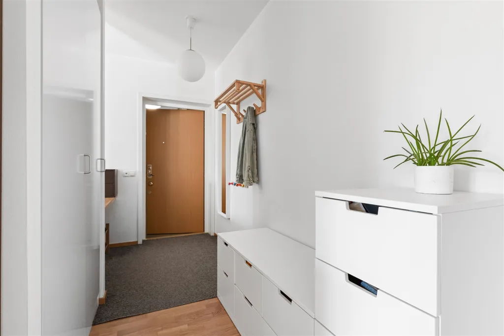 Entrée - Apartment with West-Facing Balcony in Central Sundbyberg