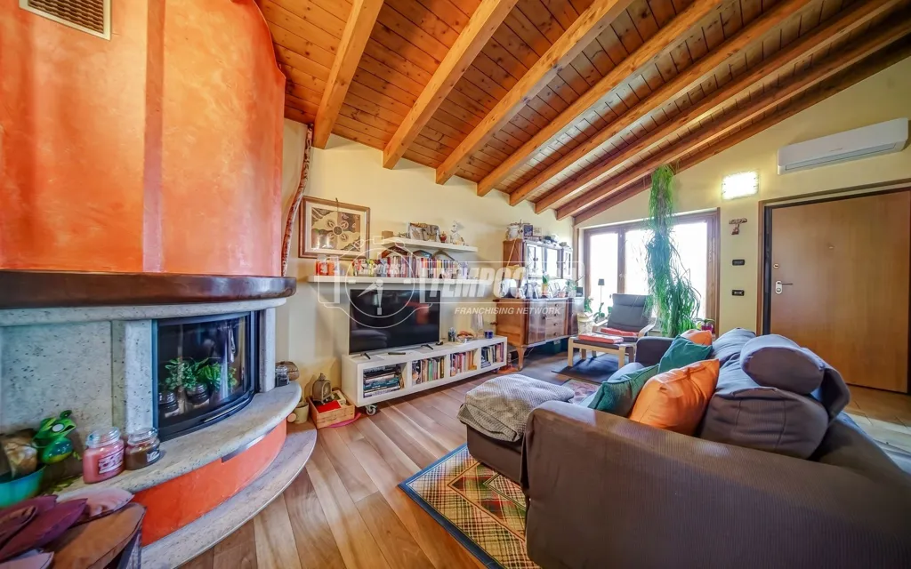 Séjour - Bifamiliar Villa with Garden in Somma Lombardo