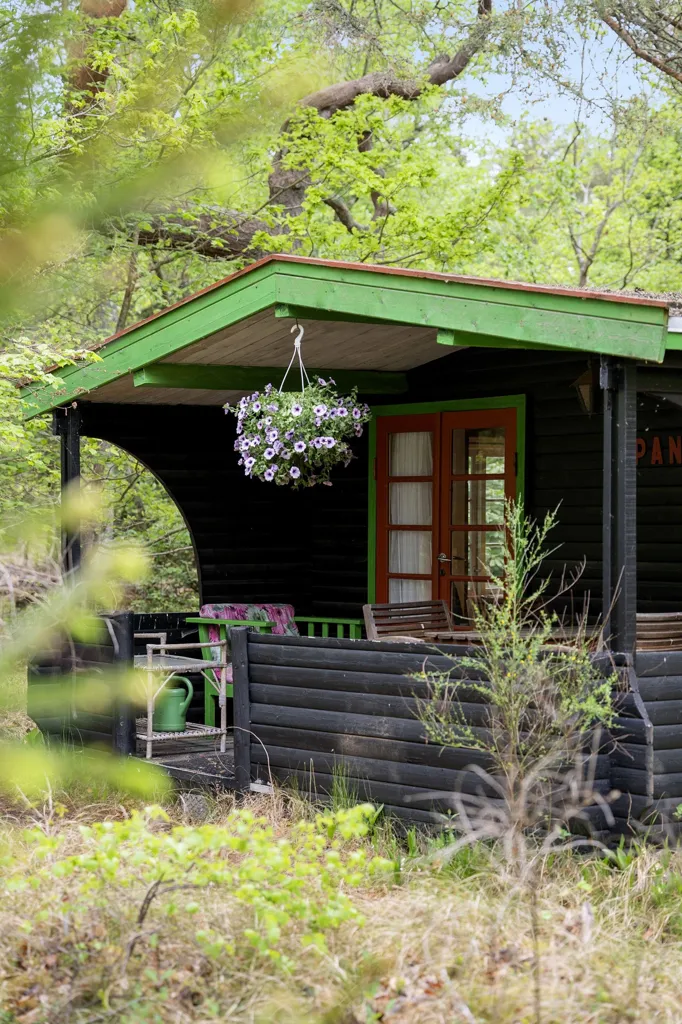 Exterior - 1950s Cottage with Garden in Frederiksværk
