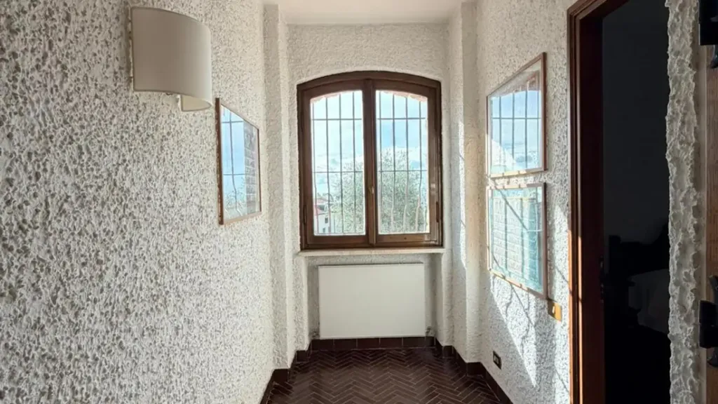 hallway_entrance