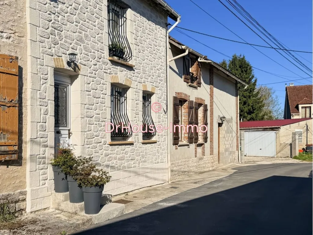 Extérieur - Maison Briarde avec Dépendance et Double Garage à La Chapelle-Saint-Sulpice