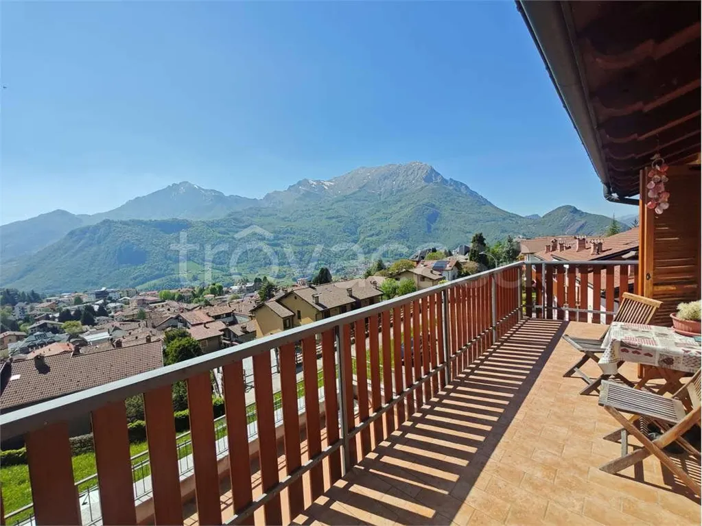 Balcon - Alpine-Style Apartment with Terraces in Barzio