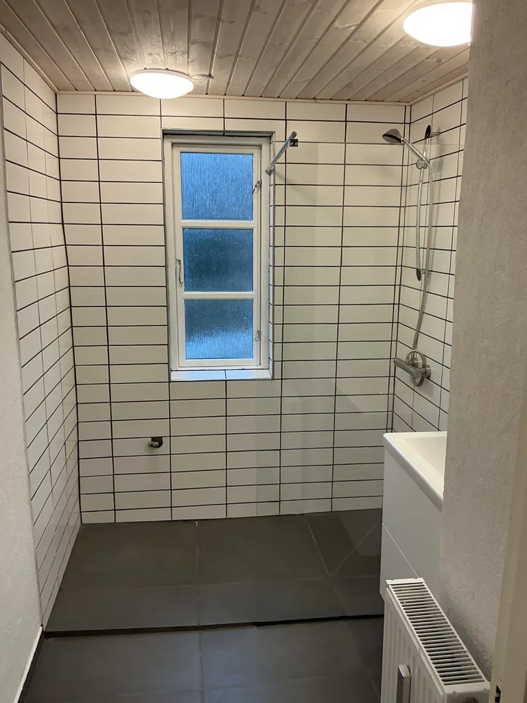 Vannitoad - Two-Bedroom Flat with Balcony in Dalbyover