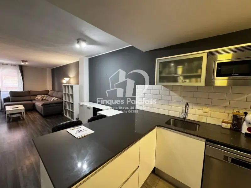 Cuisine - Modernised Apartment with Balcony in Blanes