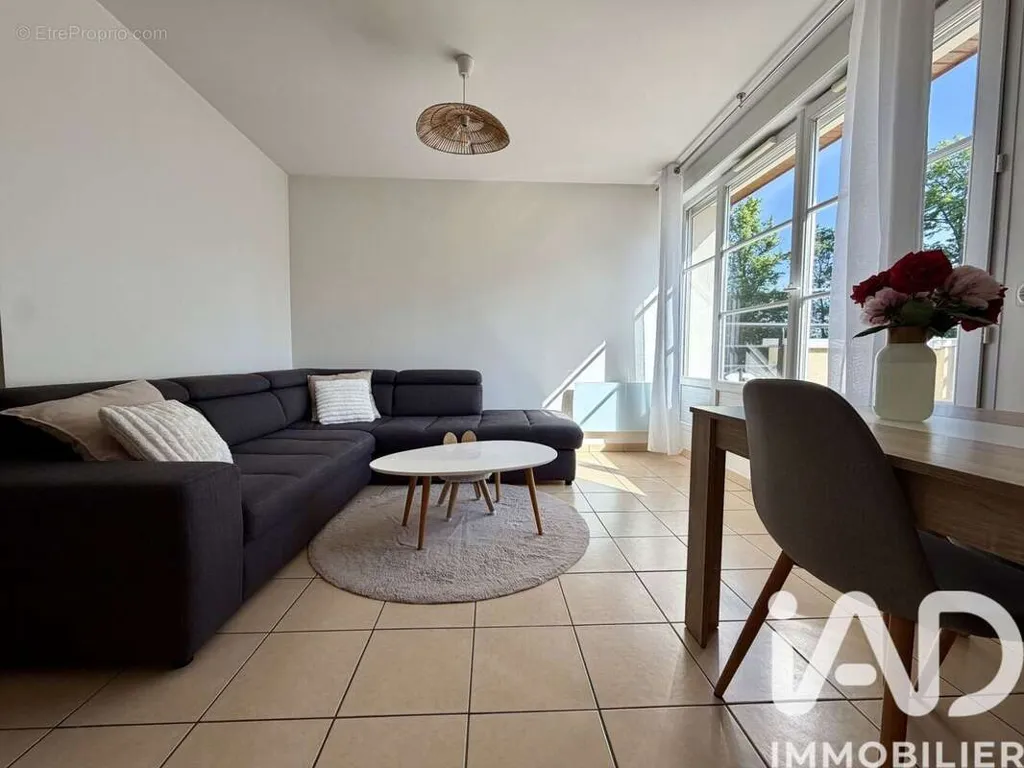 Duplex with Terraces in D'Huison-Longueville