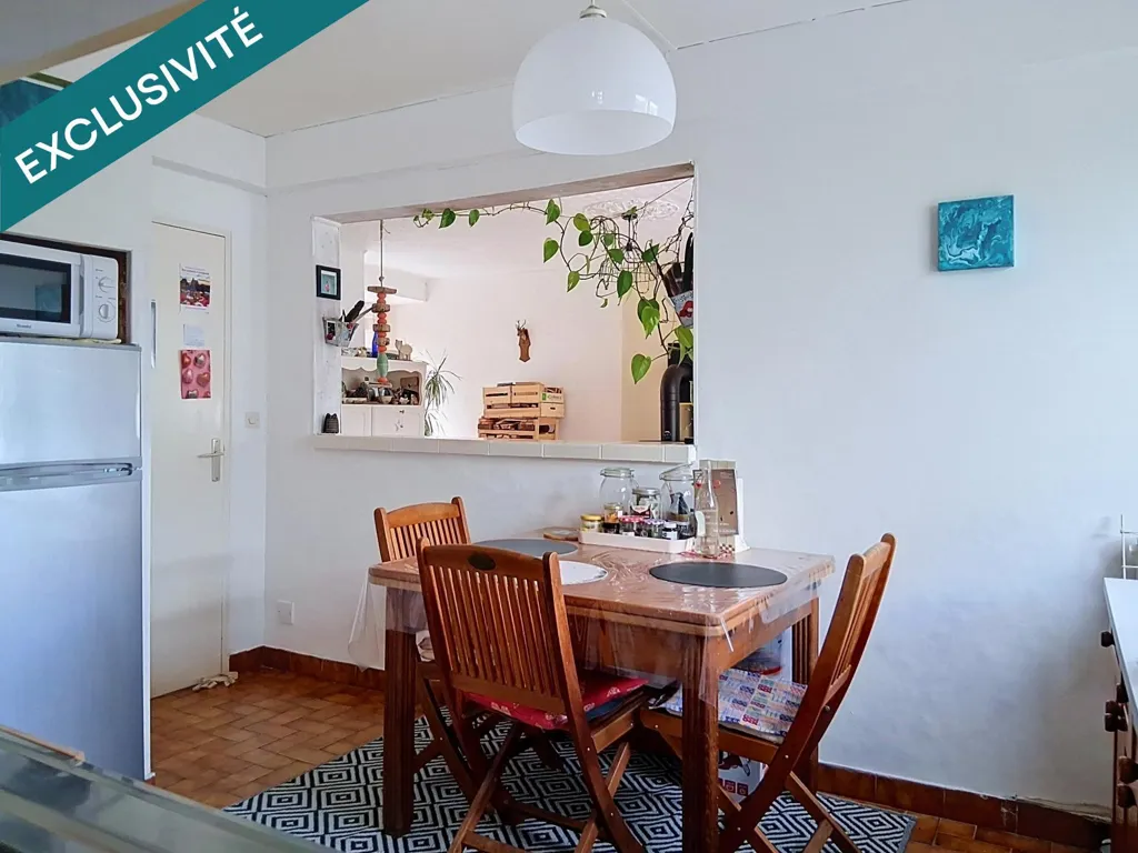 Salle à manger - Maison avec Jardin et Balcon à Pabu