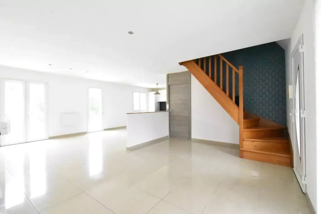 Elutuba - Property with Garden and Balcony in Central Location