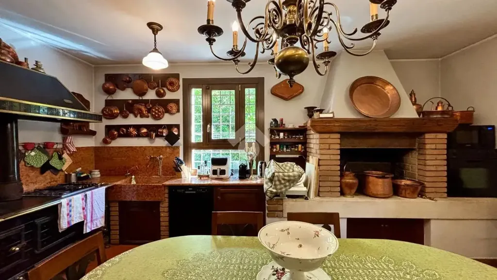 Cucina - Historic Villa with Pool in Sona