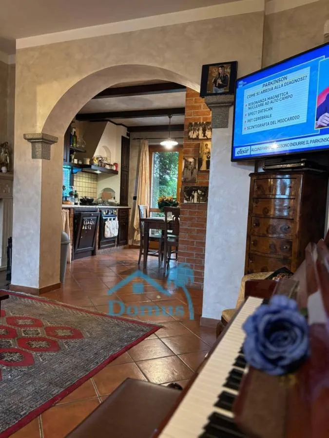 Séjour - Villa with Garden and Fireplace in Pinerolo