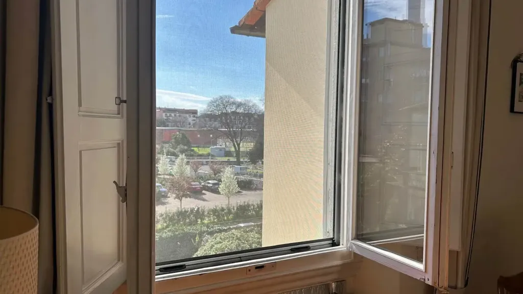 Pièces - 7-Room Apartment with Balcony in Florence