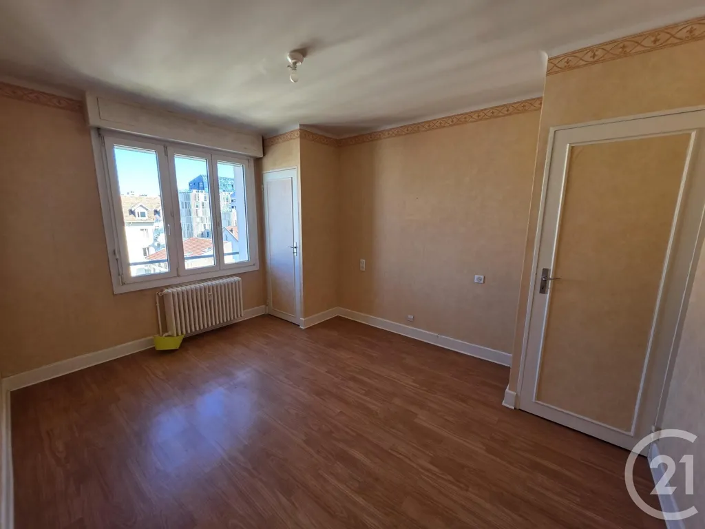 Stanze - 3-Bed Flat with City View in Besançon